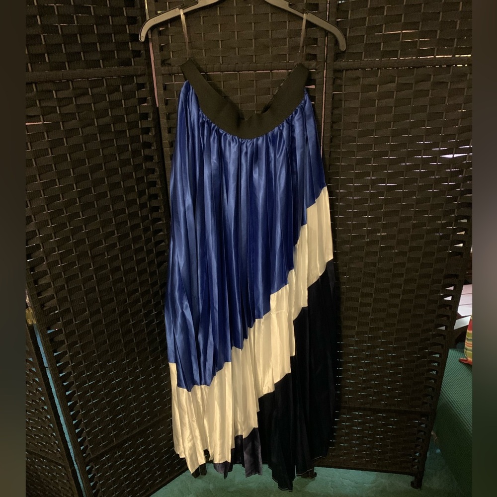 Tall girl friendly pleated skirt.